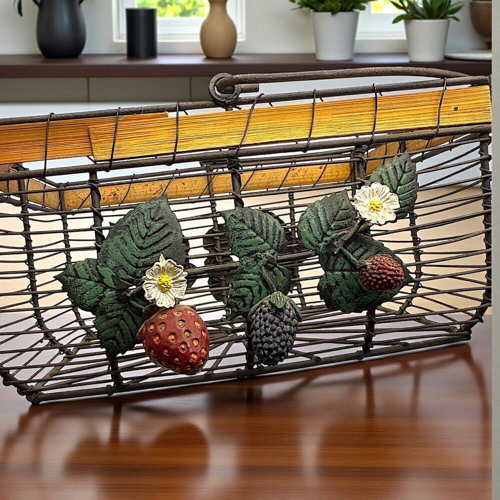 Metal Wire Basket Fruit Handle Berries Strawberry Farmhouse Cottage Core - Picture 3 of 9